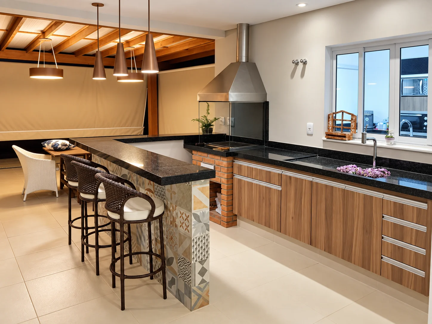 Cozinha gourmet com marcenaria em madeira, bancada escura e área de preparo — acervo RE Vitória, marcenaria sob medida